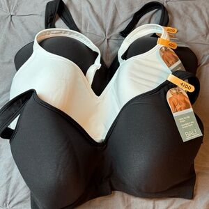 NWT Lot Of 3 BALI Cool Comfort Bras 42DD 1 White & 2 Black No Slip 4 Way Stretch